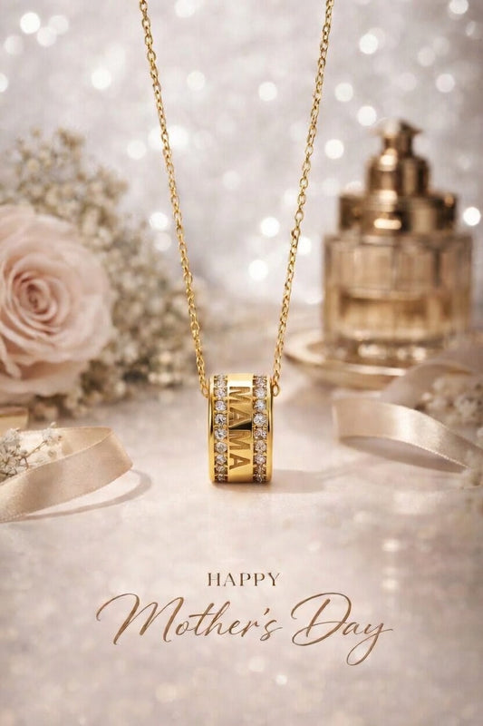 Gouden mama cilinder ketting met gegraveerde MAMA van Cecelyn – Moederdag juweel.