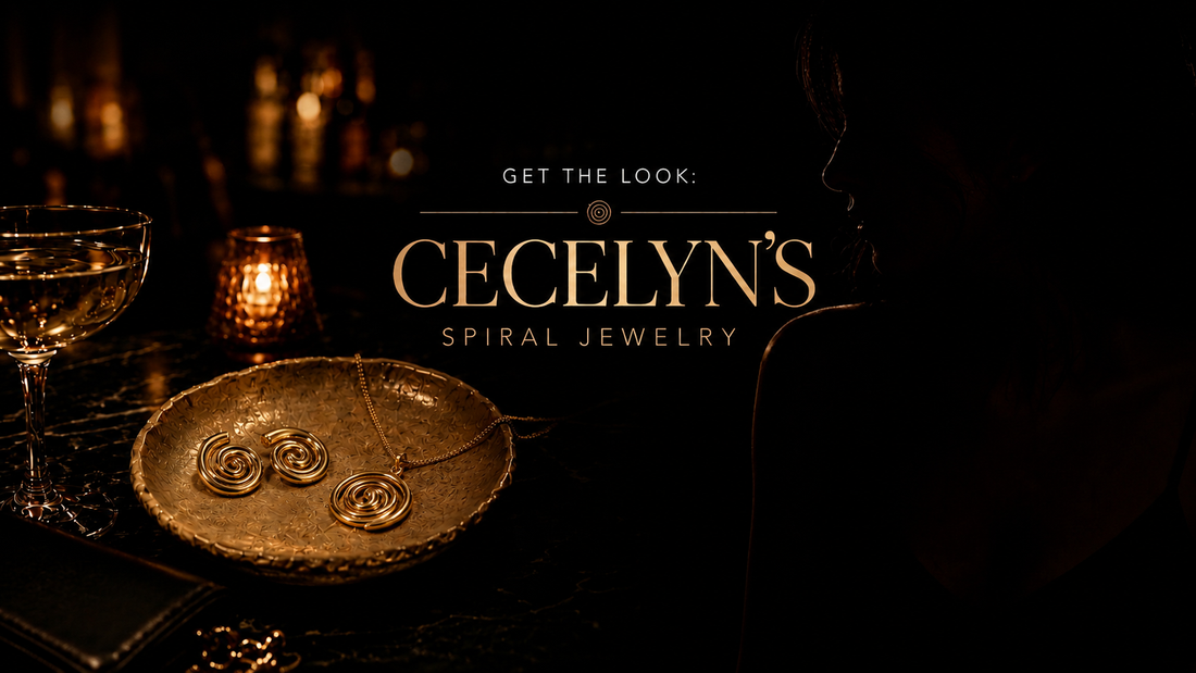 Sfeervolle banner voor Cecelyn's Spiral Jewelry met gouden spiraalsieraden in een schaal.