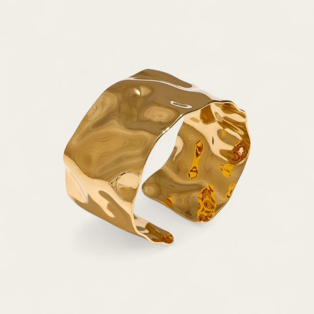 Gehamerde stevige armband